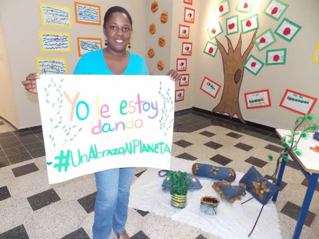 Taller de arte reciclado en la Biblioteca Infantil y Juvenil República Dominicana