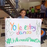 Taller de arte reciclado en la Biblioteca Infantil y Juvenil República Dominicana