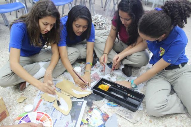 Workshops were organized at the Frailes community center and the Loyola School in Santo Domingo