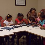 Taller de arte reciclado en la Biblioteca Infantil y Juvenil República Dominicana 