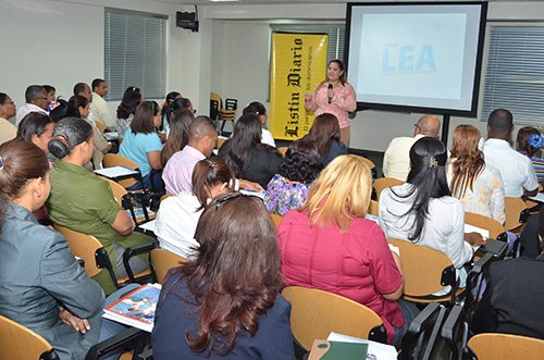 200 profesores dominicanos aprenden sobre el reciclaje creativo de la basura