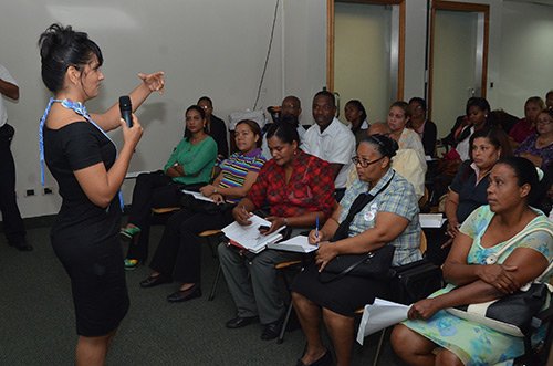 200 profesores dominicanos aprenden sobre el reciclaje creativo de la basura