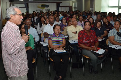 200 profesores dominicanos aprenden sobre el reciclaje creativo de la basura